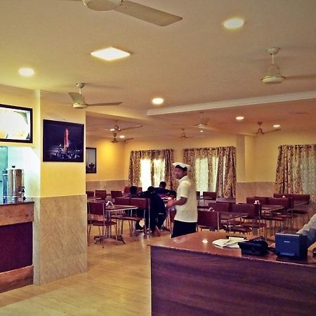 Hotel Mookambika Palace Коллур Экстерьер фото