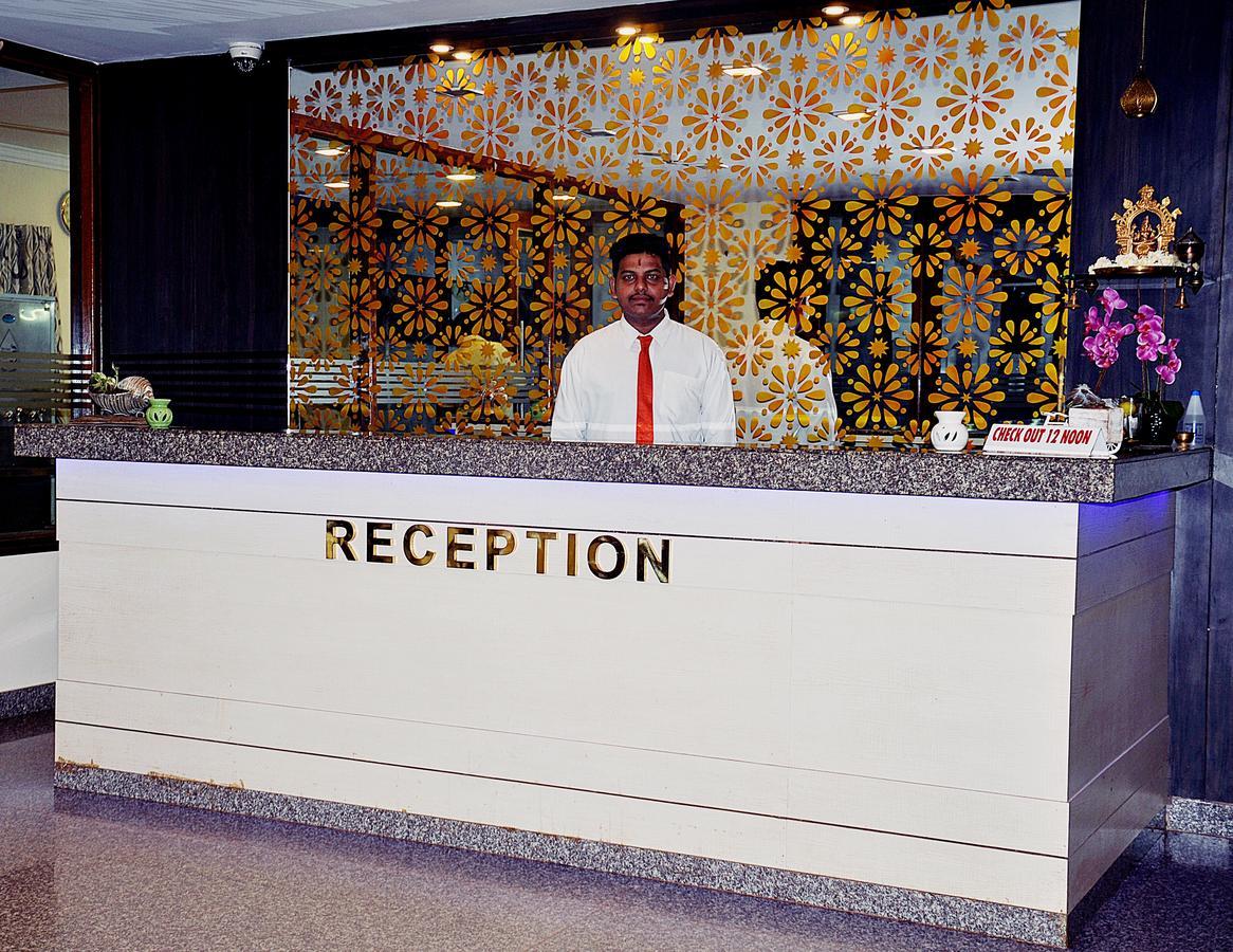 Hotel Mookambika Palace Коллур Экстерьер фото