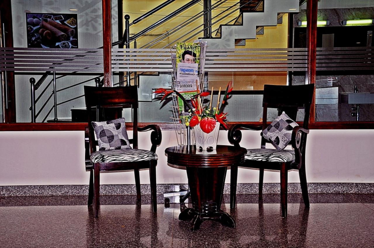 Hotel Mookambika Palace Коллур Экстерьер фото