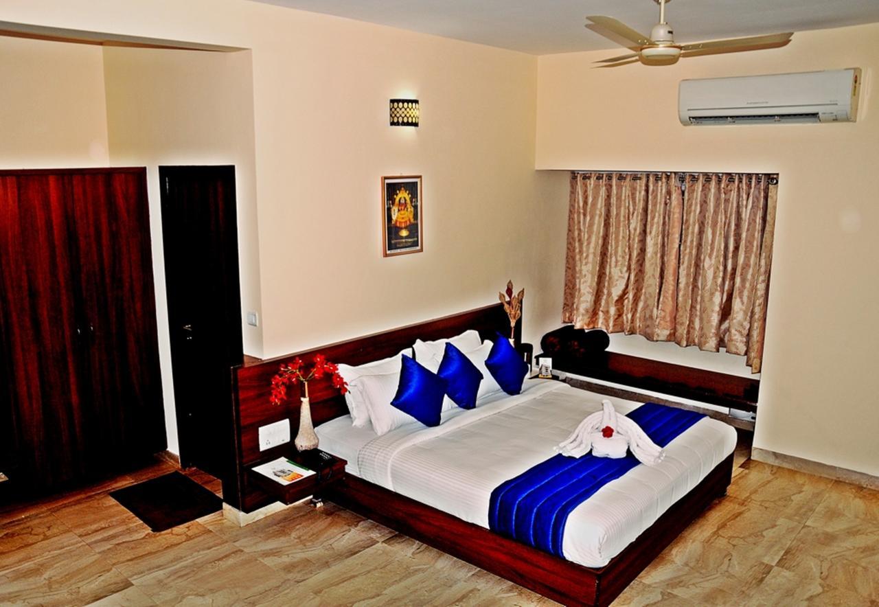 Hotel Mookambika Palace Коллур Экстерьер фото