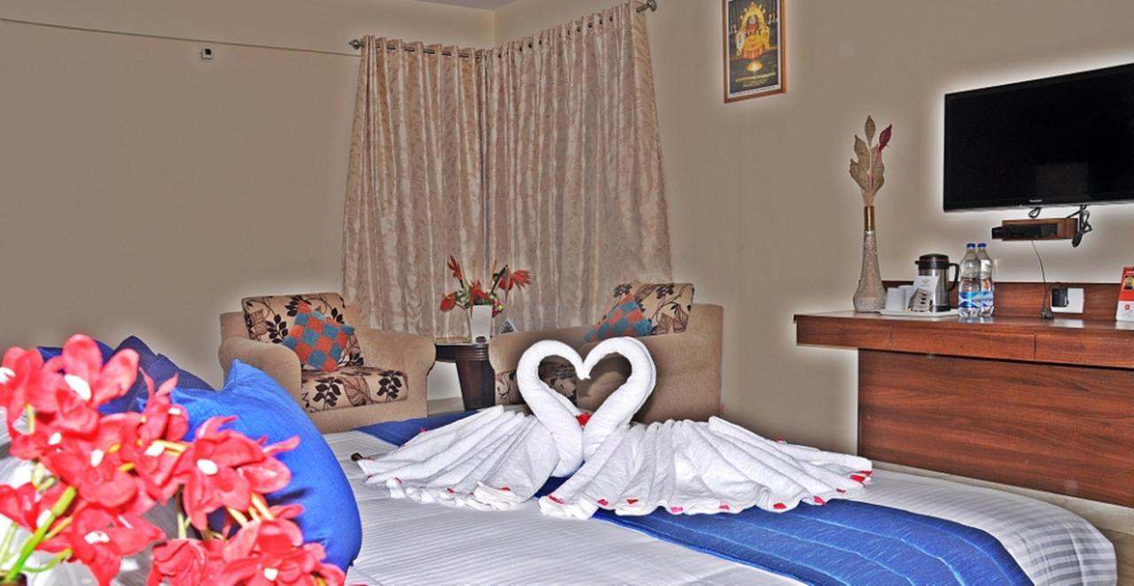Hotel Mookambika Palace Коллур Экстерьер фото