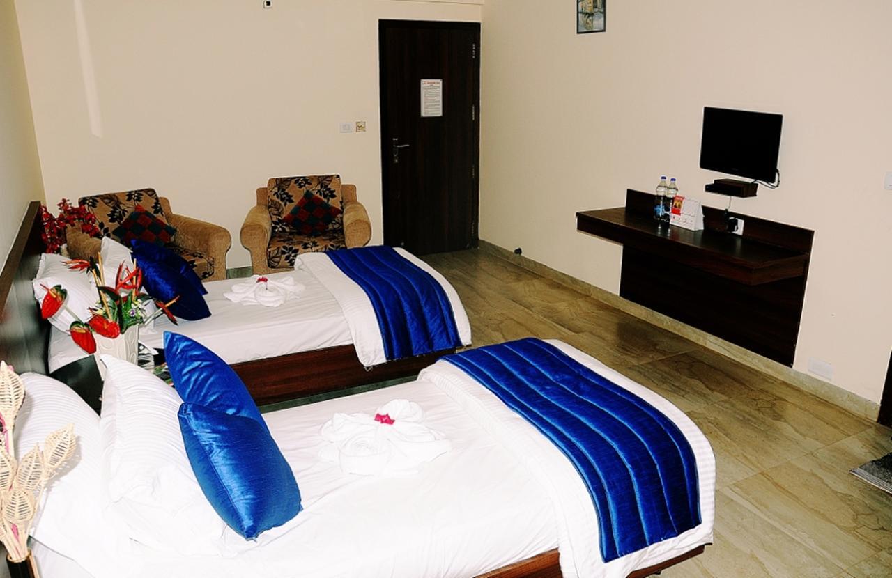 Hotel Mookambika Palace Коллур Экстерьер фото