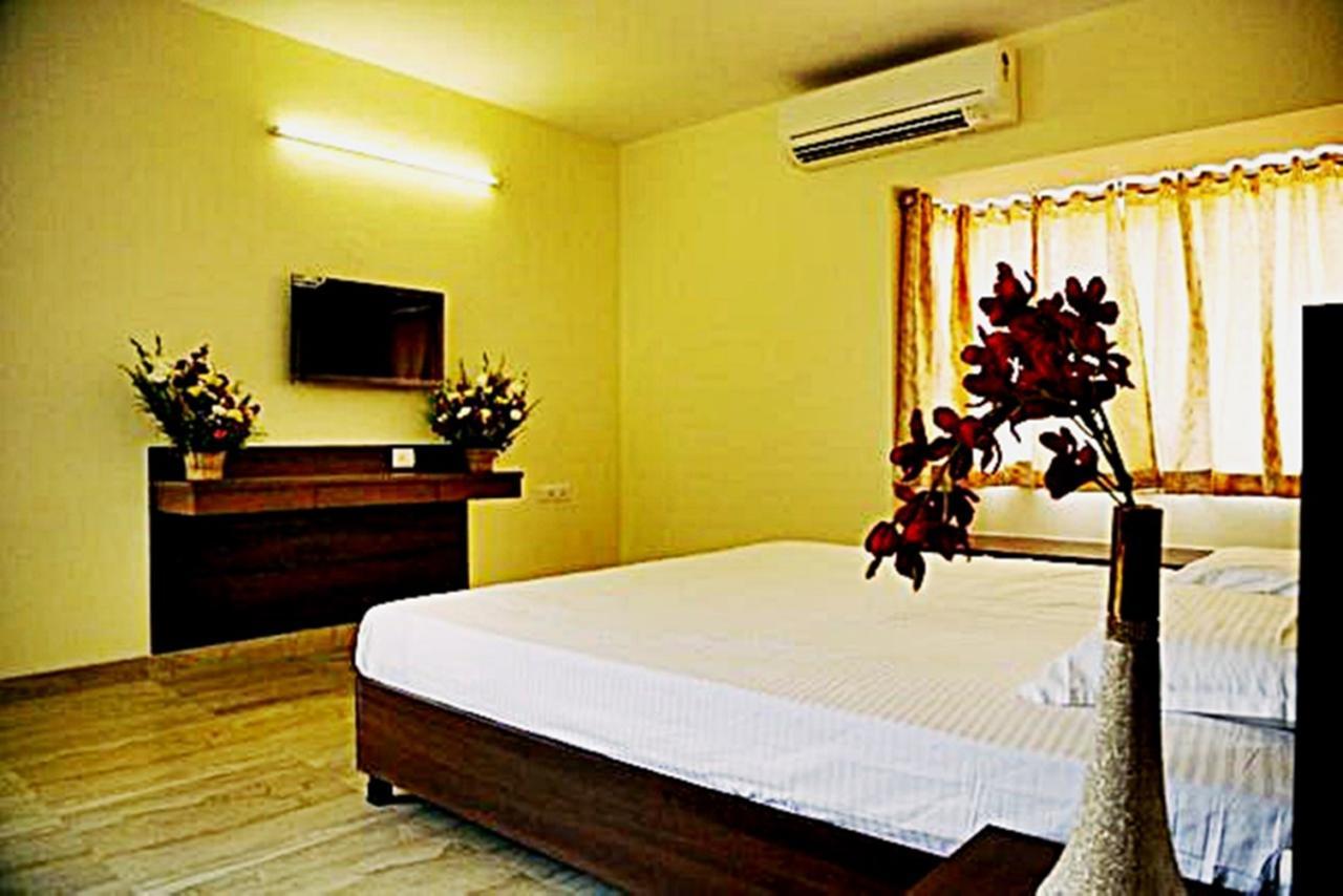 Hotel Mookambika Palace Коллур Экстерьер фото